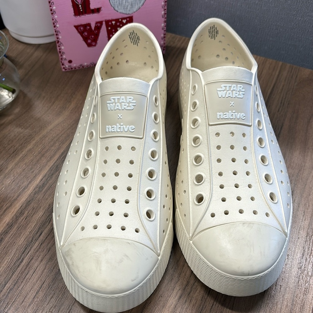 Native Star Wars Grogu Jefferson shoes size Men’s 8/Woman’s 10